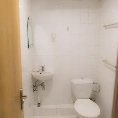 Vandrarhem Kauno Jachtklubas Baltosios Bures *